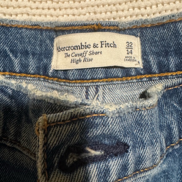 Abercrombie & Fitch High Wasted Shorts - Picture 3 of 3